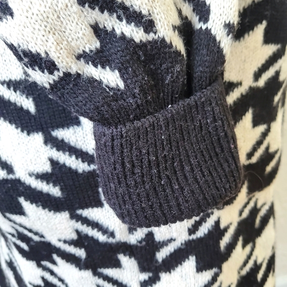 Black and Off-white Houndstooth Cardigan 12/14 - Picture 5 of 9